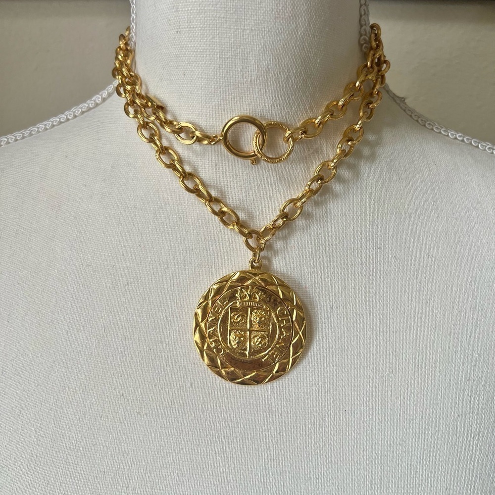 CHANEL Vintage Gold CC Logo Pendant Chain Link Necklace